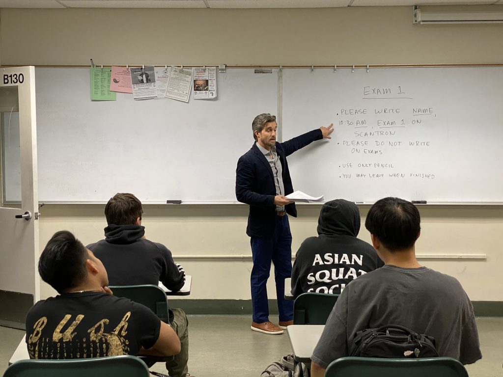 Geography professor Gregory Schwartz lectures at Laney